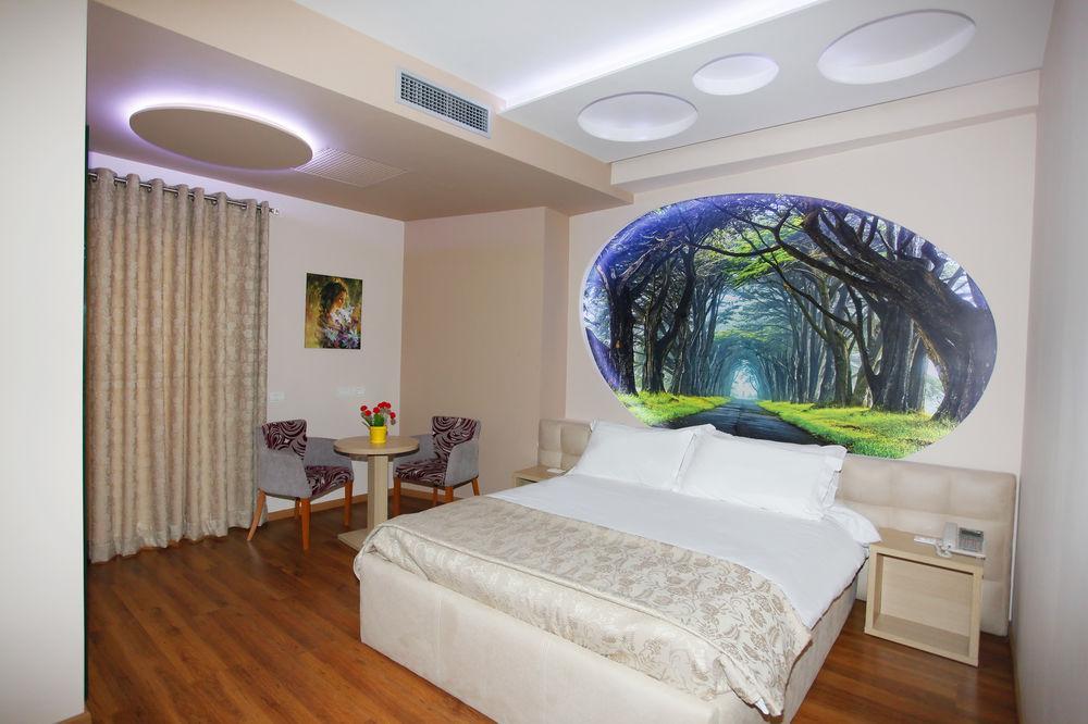 Green House Hotel & Restaurant Tirana Exteriör bild