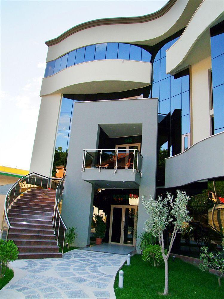 Green House Hotel & Restaurant Tirana Exteriör bild