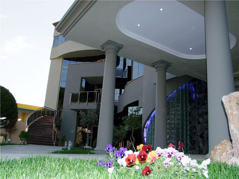 Green House Hotel & Restaurant Tirana Exteriör bild