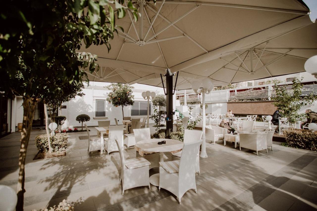 Green House Hotel & Restaurant Tirana Exteriör bild